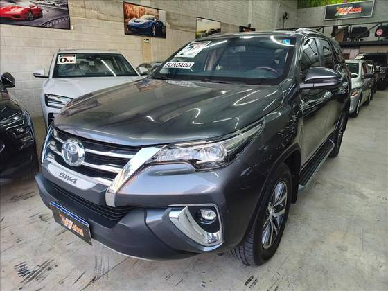 TOYOTA HILUX SW4 2.8 SRX 4X4 7 LUGARES 16V TURBO INTERCOOLER DIESEL 4P AUTOMÁTICO